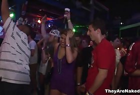 كيفية جعل فيديو سكس ساخن فتاة يجعل العام الأسود في حالة سكر