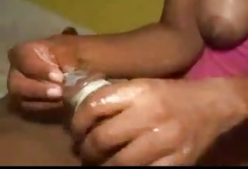 السماوي الواقي الذكري handjob من الأبنوس الأسود فتاة سوداء الواقي الذكري تذكر